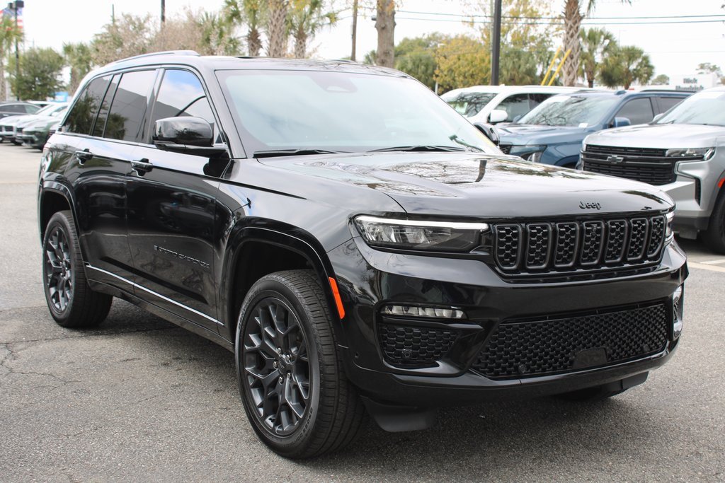 Used 2025 Jeep Grand Cherokee Summit image 3