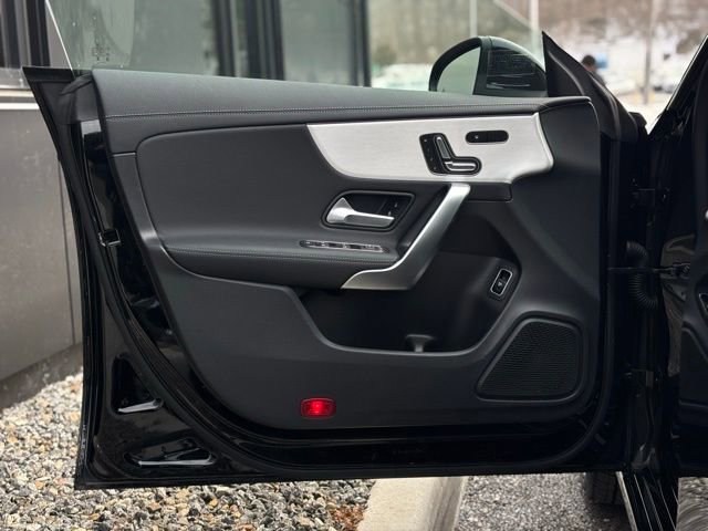 Used 2025 Mercedes-Benz CLA 250 4MATIC image 19