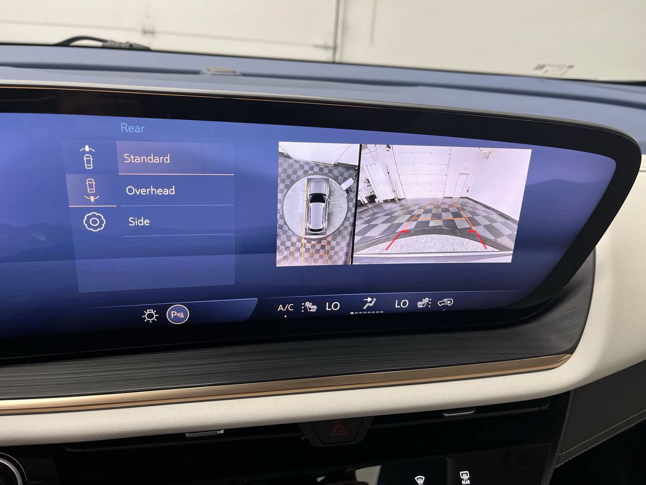 Used 2025 Buick Envision Avenir AWD/4WD image 6