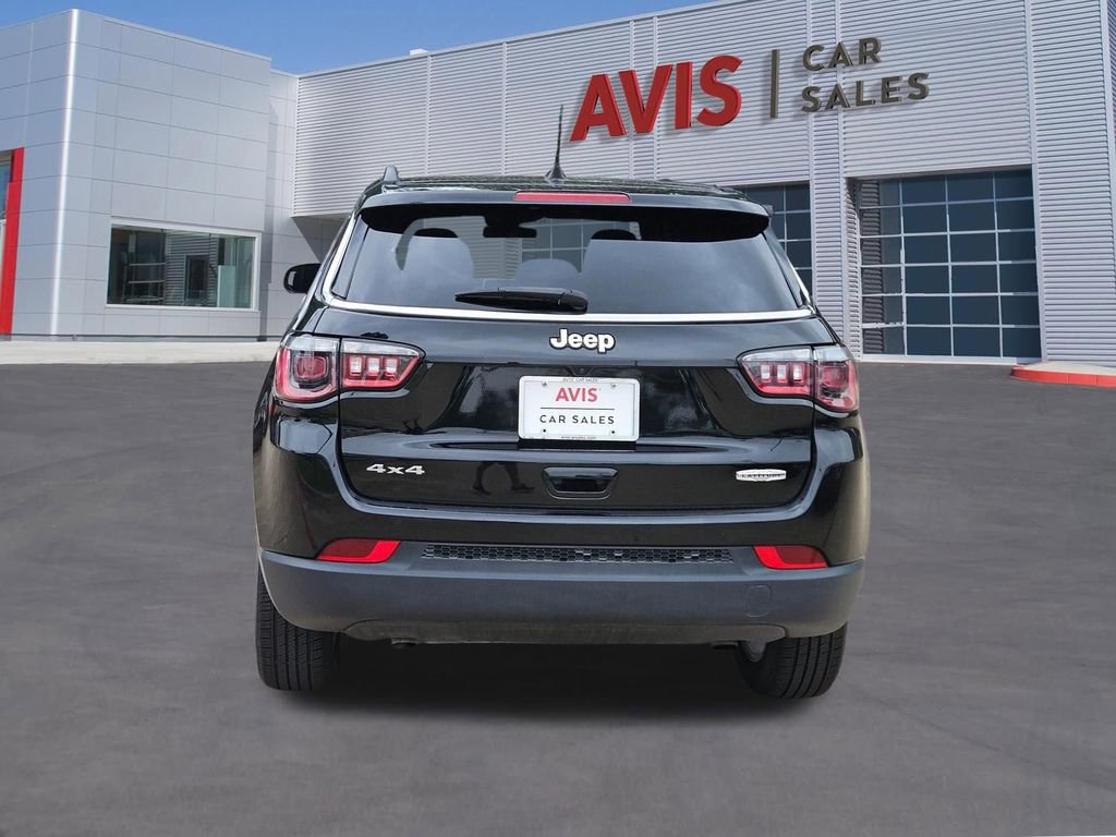 Used 2025 Jeep Compass Latitude w/ Sun & Sound Group AWD/4WD image 5