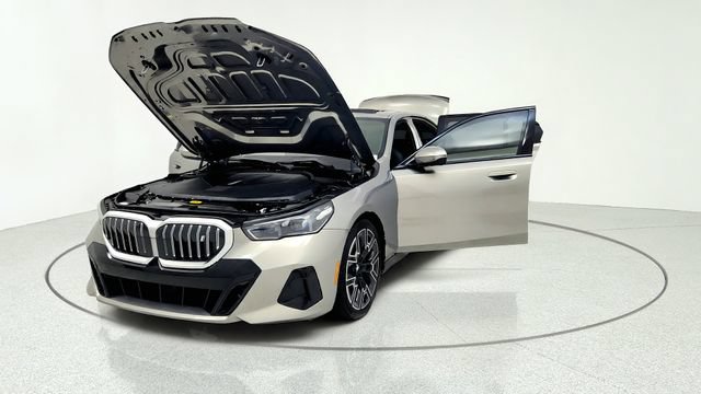 Used 2026 BMW i5 eDrive40 w/ M Sport Package RWD image 13