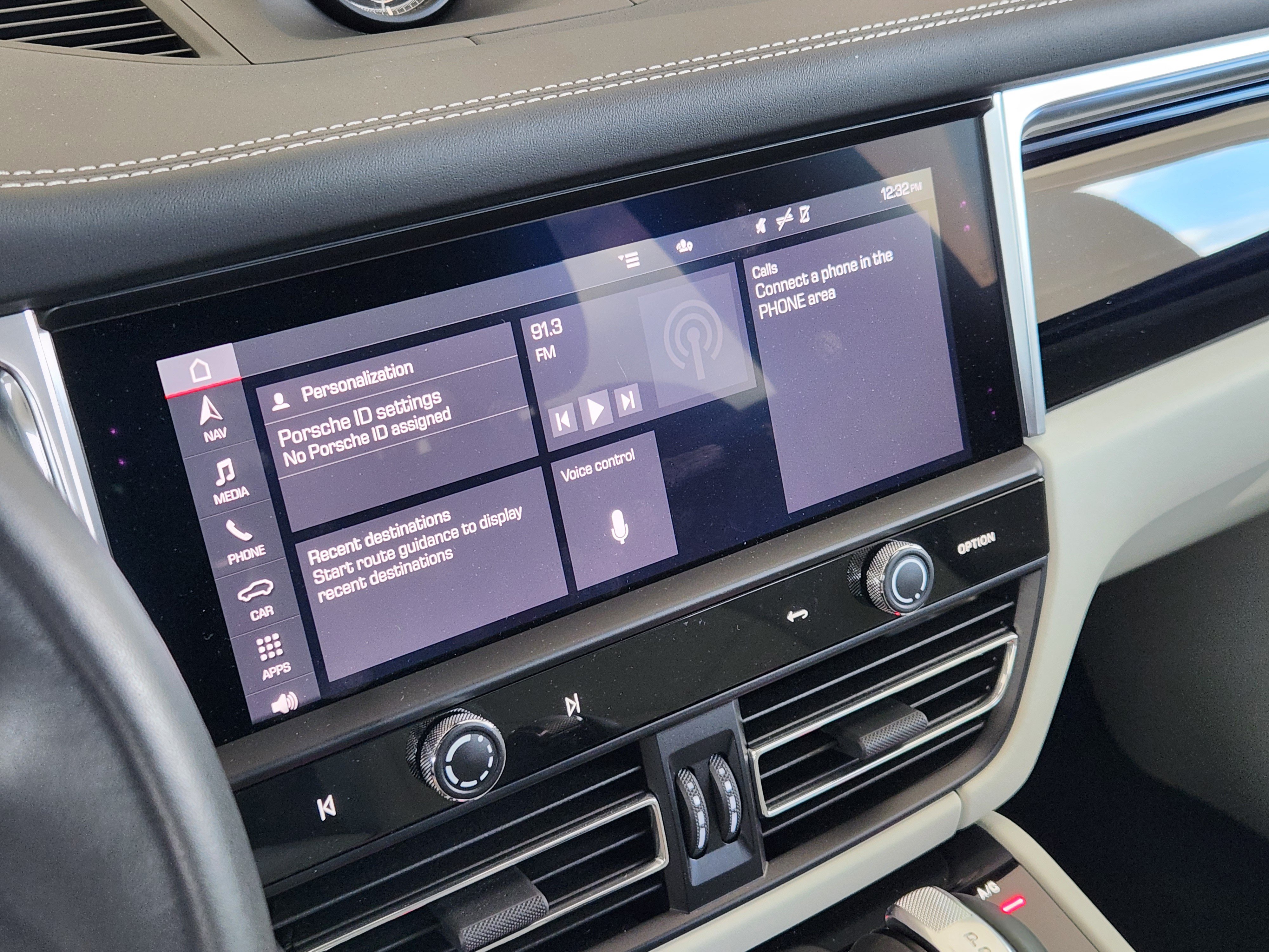 Certified 2023 Porsche Macan S AWD/4WD image 21