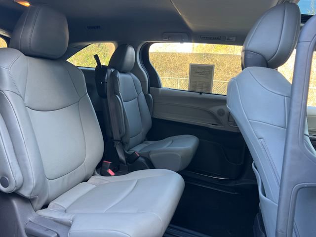 Used 2021 Toyota Sienna XLE image 28