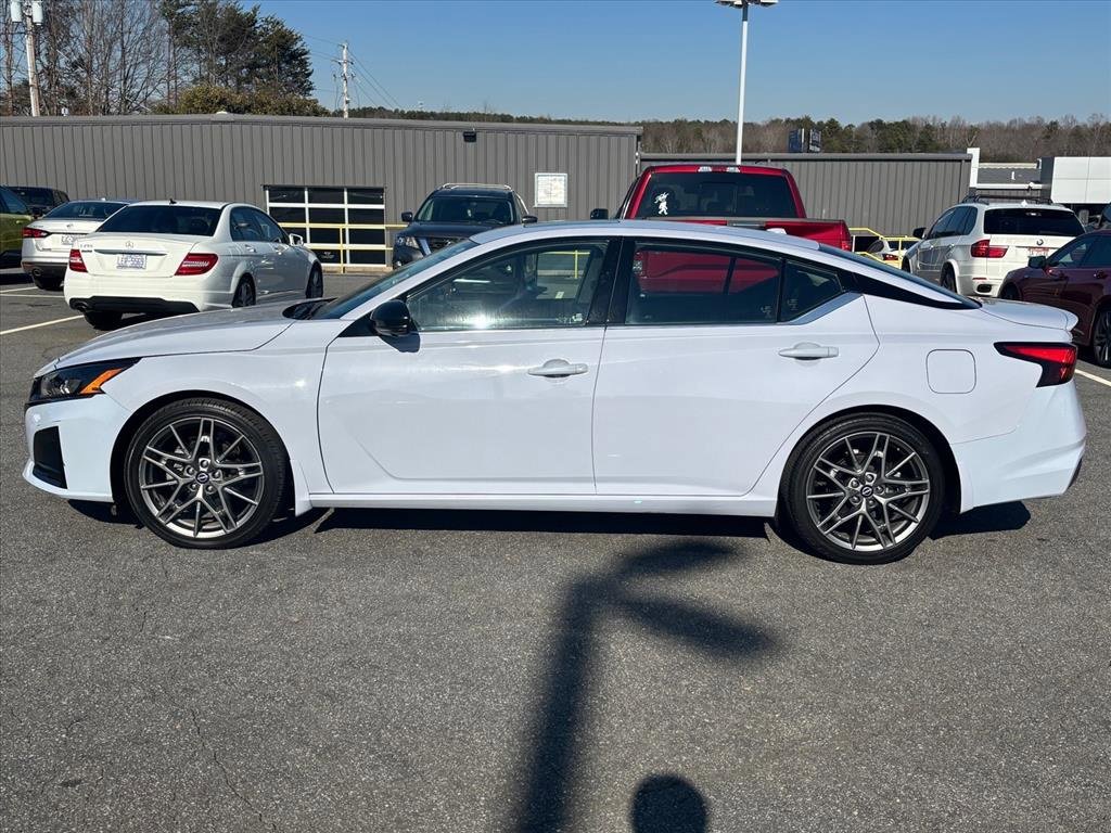 Used 2024 Nissan Altima 2.0 SR image 23