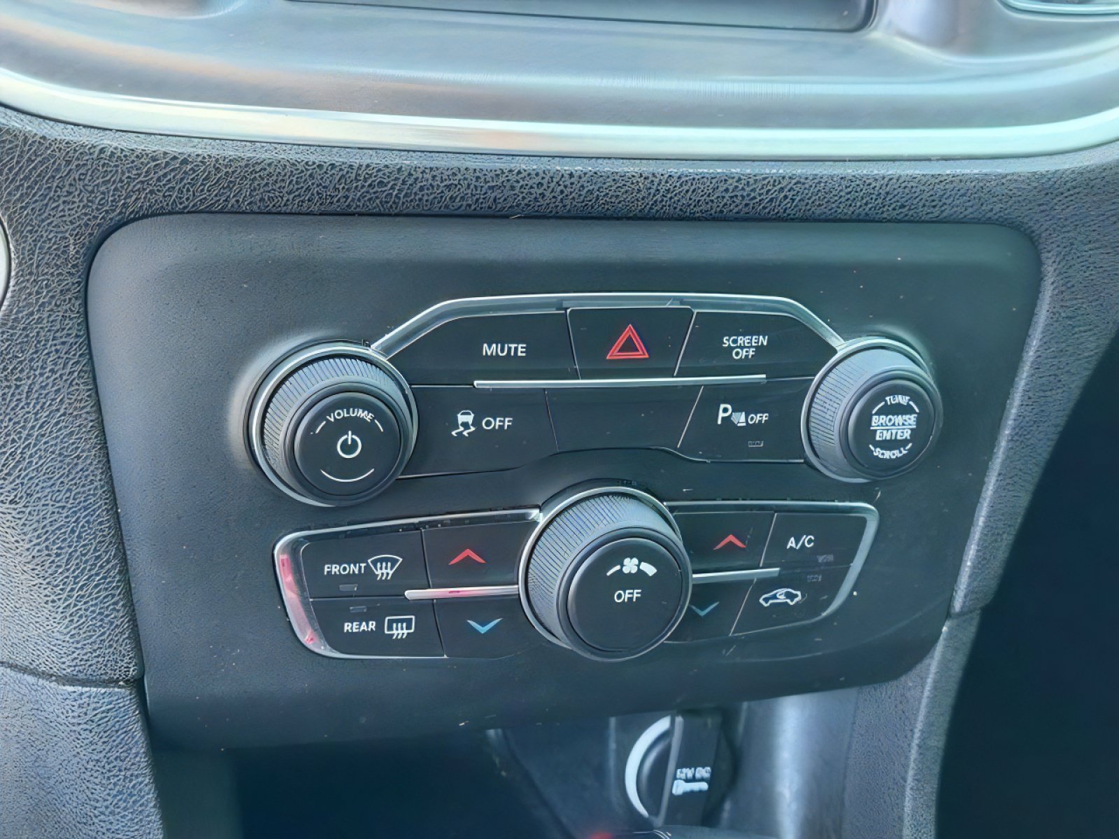 Used 2019 Dodge Charger SXT RWD image 26