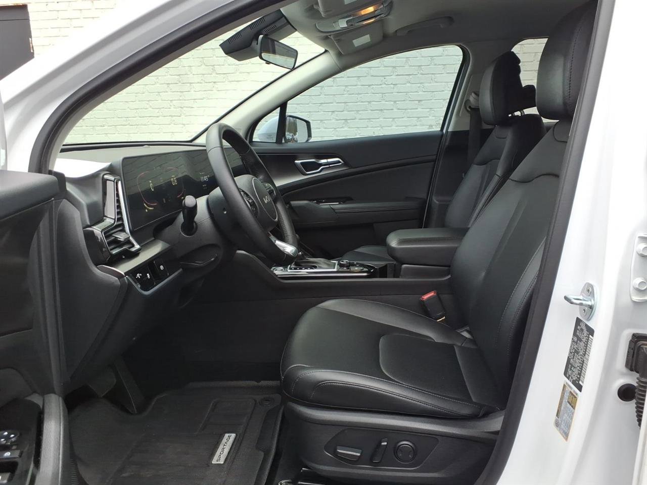 Used 2024 Kia Sportage EX image 12