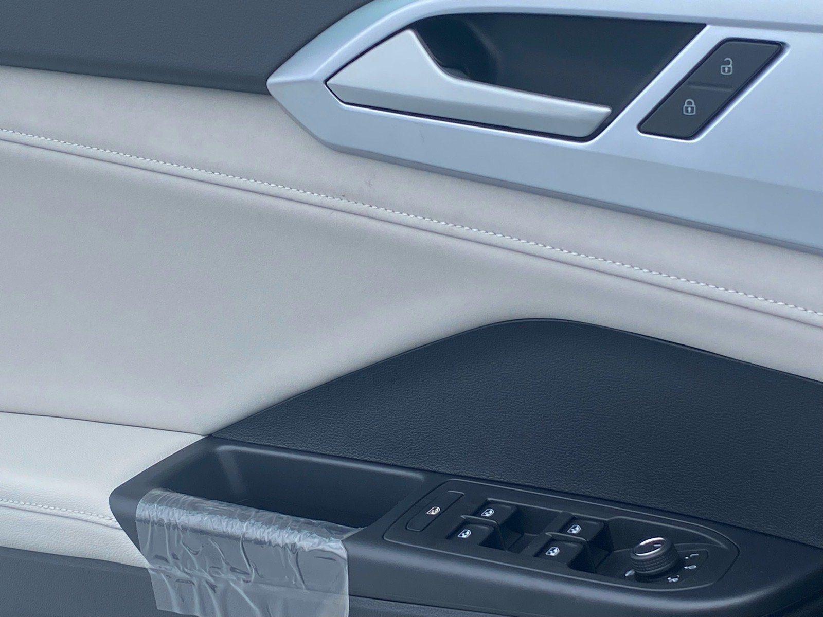 New 2026 Volkswagen Taos SE FWD image 9