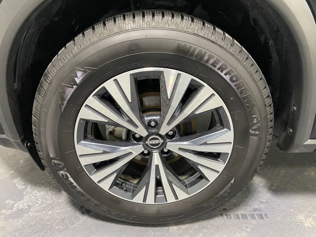 Used 2022 Nissan Rogue SV image 5