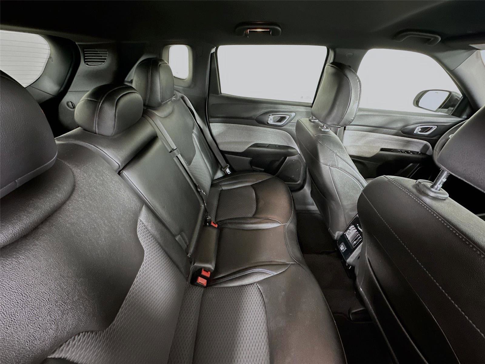 Used 2024 Jeep Compass Latitude image 26