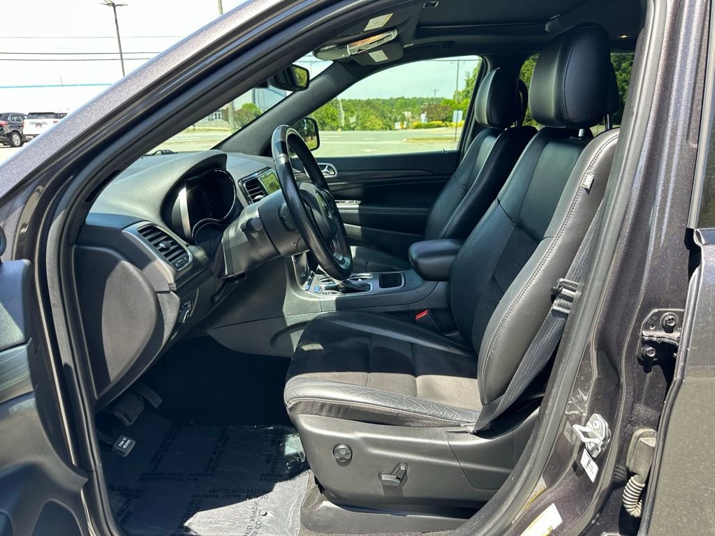 Used 2020 Jeep Grand Cherokee Altitude AWD/4WD image 12