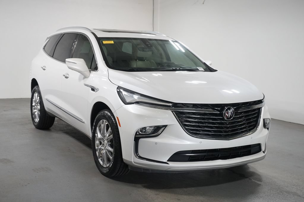 Used 2022 Buick Enclave Premium w/ Experience Buick Package FWD image 3