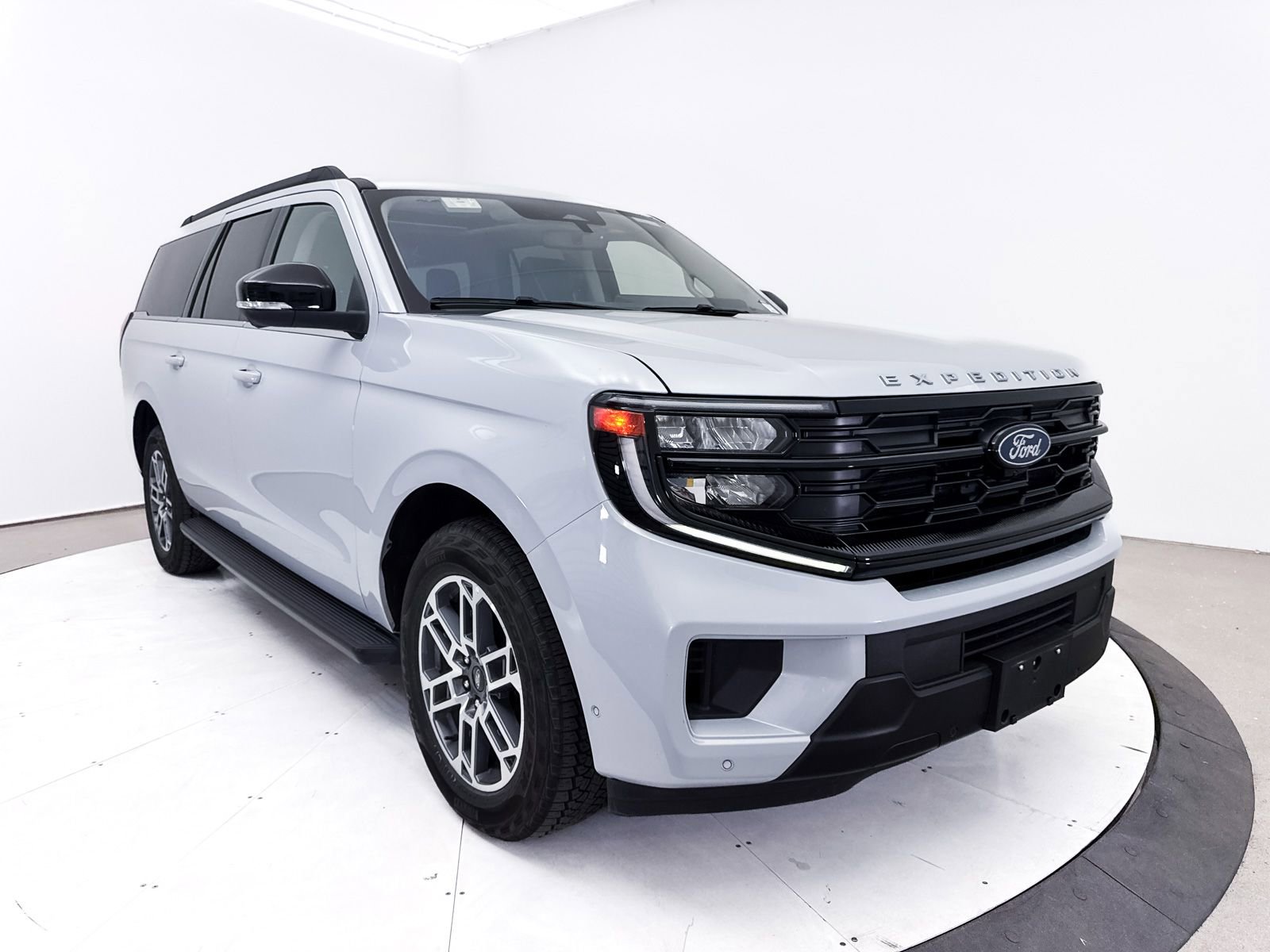 Used 2025 Ford Expedition Max Active AWD/4WD image 13
