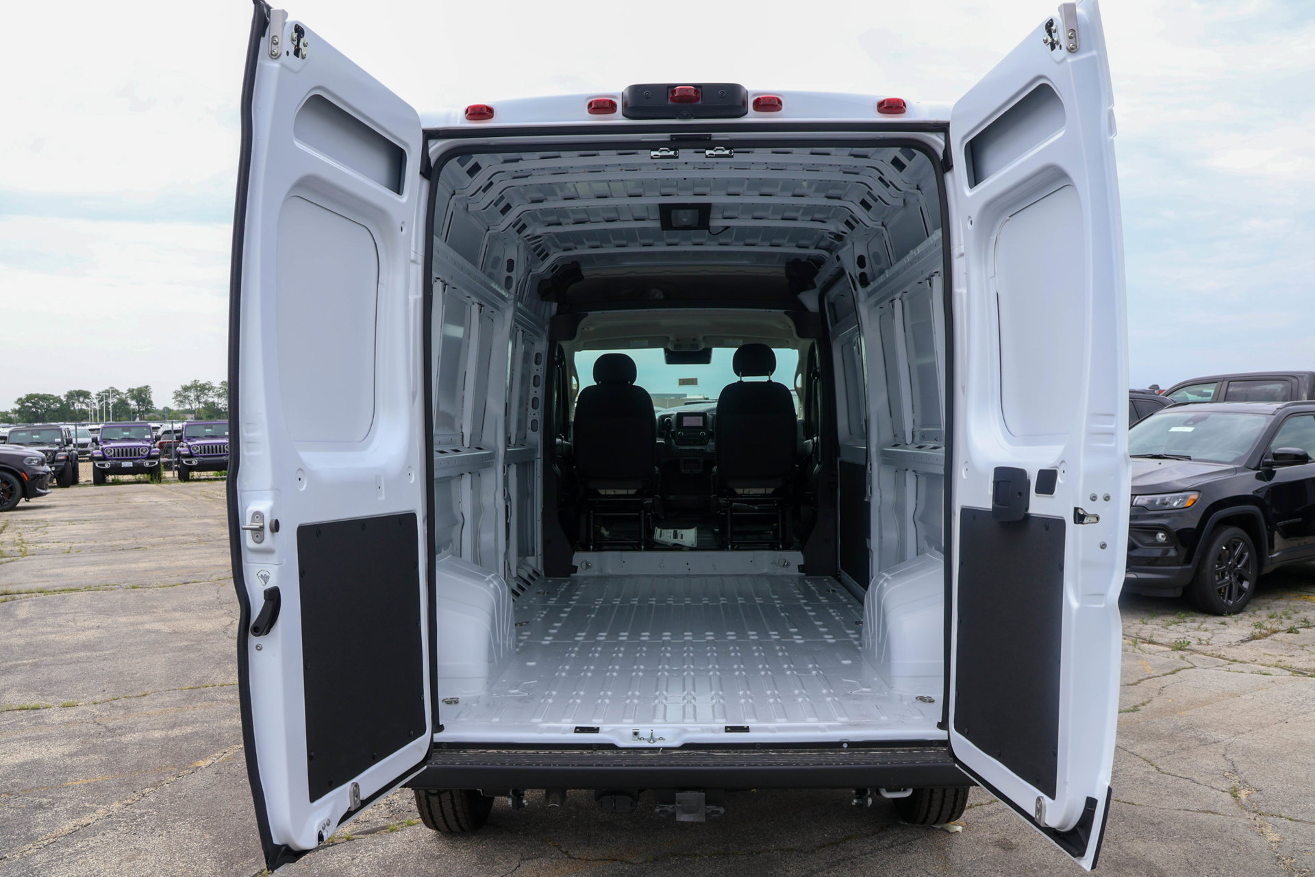 New 2026 RAM ProMaster 2500 w/ Convenience Group FWD image 12