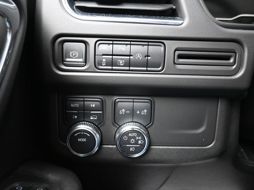 Used 2023 GMC Yukon XL SLT w/ SLT Luxury Package image 19