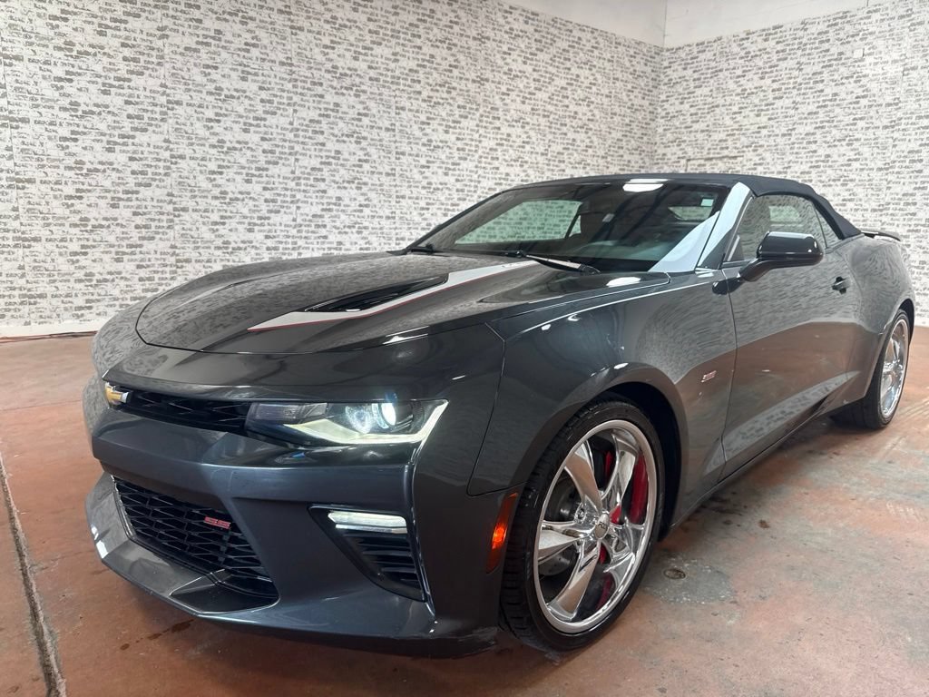 Used 2018 Chevrolet Camaro SS RWD image 3