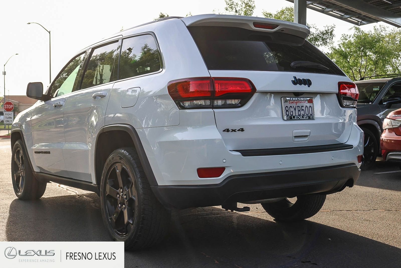 Used 2018 Jeep Grand Cherokee Laredo image 4