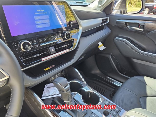 New 2026 Toyota Highlander Platinum image 10