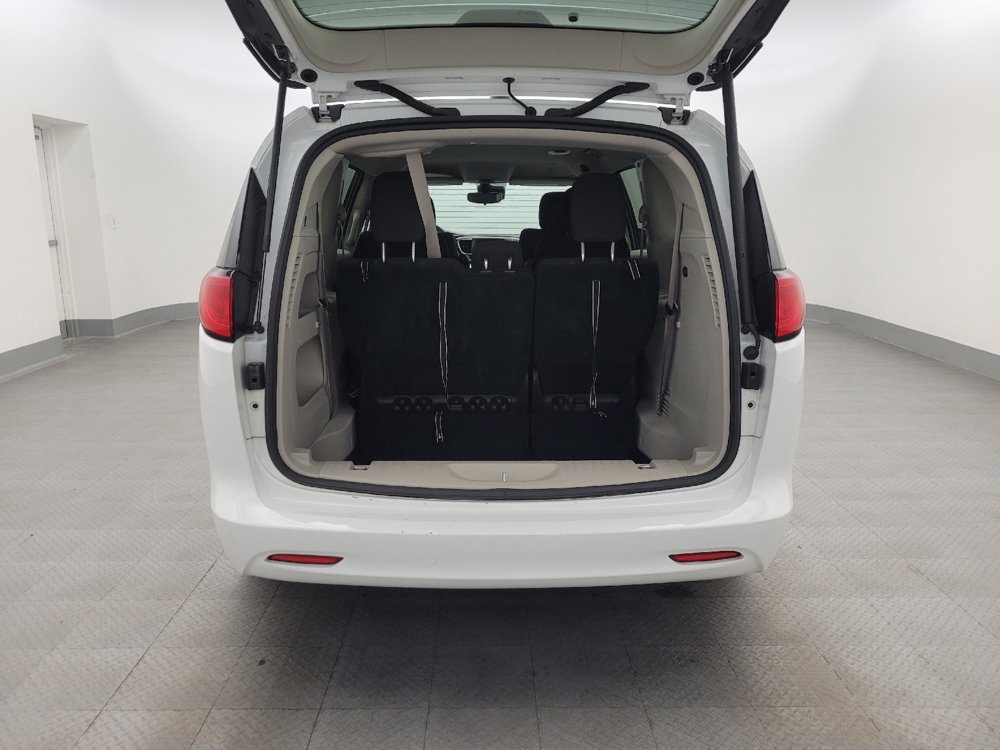 Used 2023 Chrysler Voyager LX FWD image 29