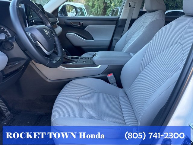 Used 2022 Toyota Highlander LE image 25