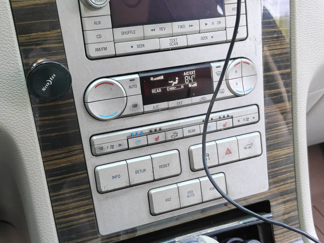 Used 2010 Lincoln Navigator 4WD image 34