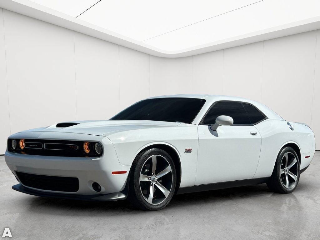Used 2019 Dodge Challenger R/T w/ Driver Convenience Group RWD image 2