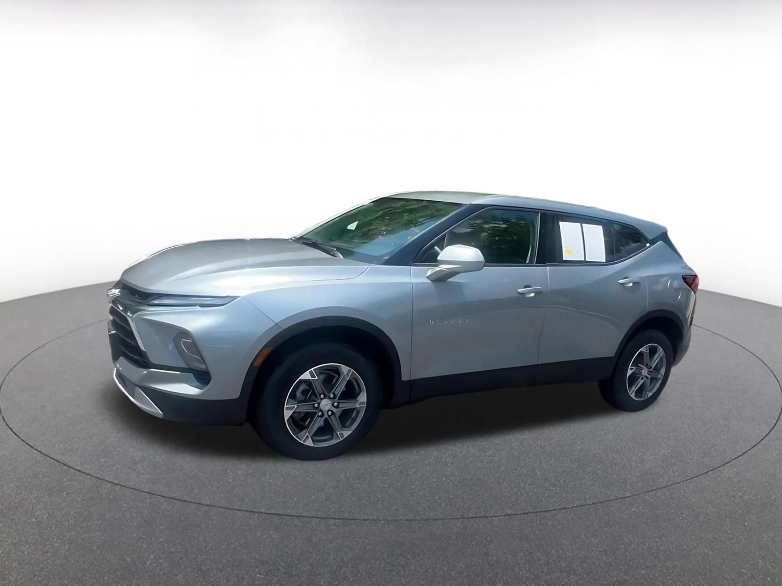 Used 2025 Chevrolet Blazer LT FWD image 8