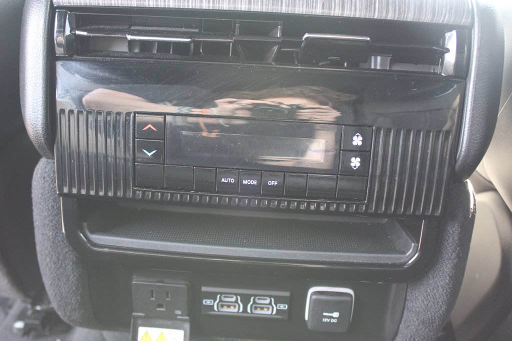 Used 2024 Jeep Wagoneer L Series II w/ Flexible Seating Group AWD/4WD image 27