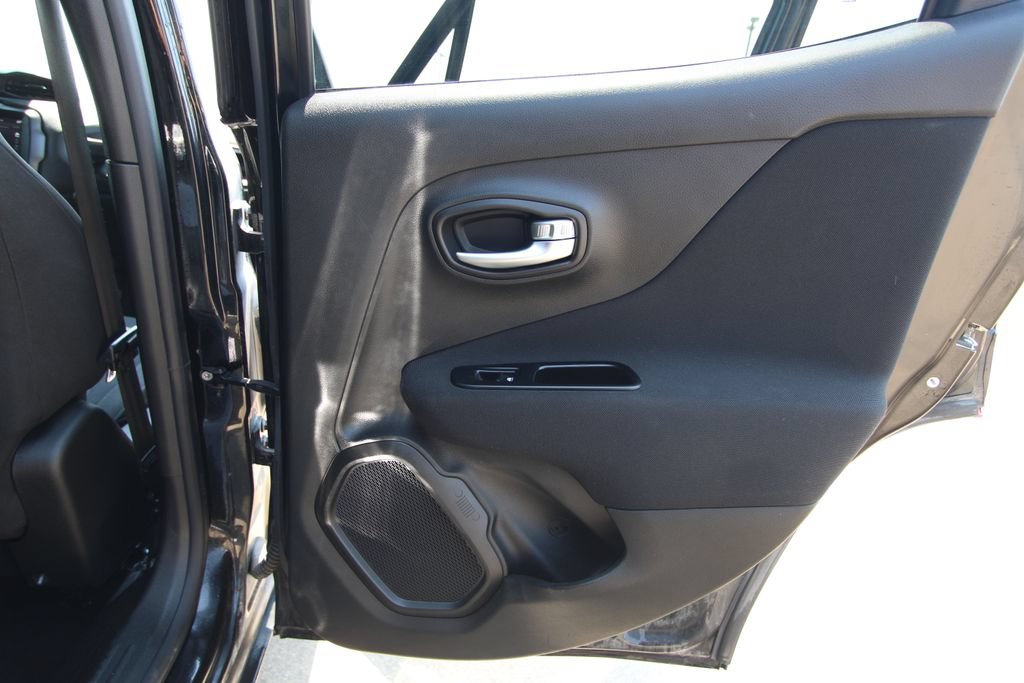 Used 2021 Jeep Renegade Latitude w/ Luxury Group I AWD/4WD image 41
