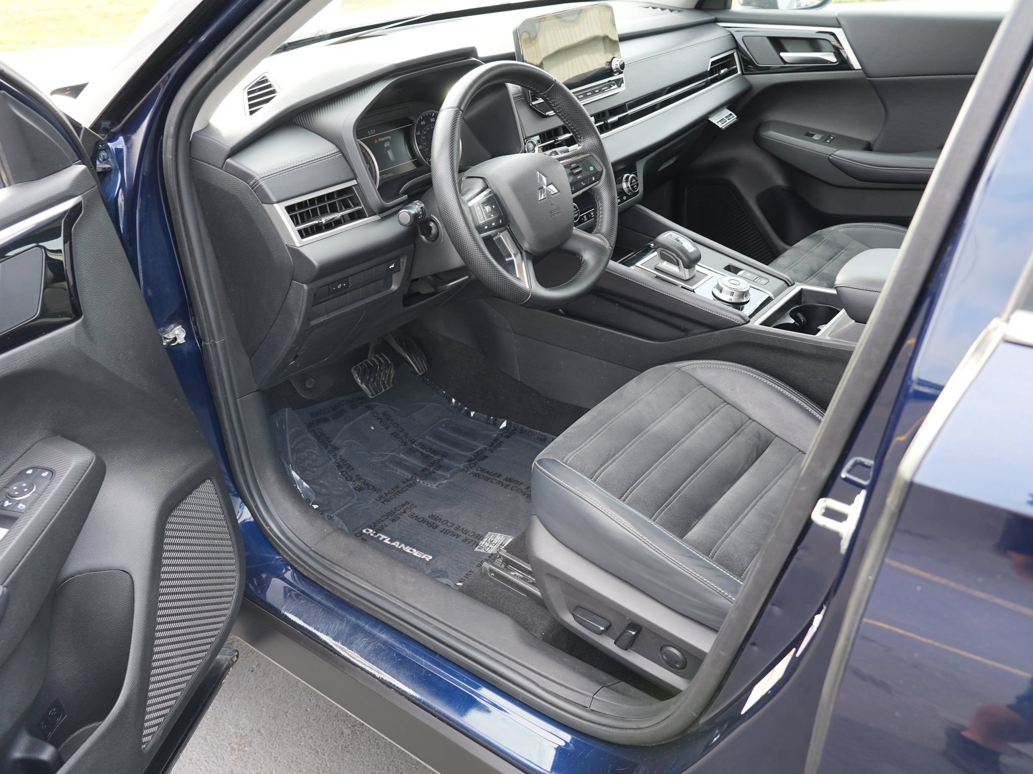Used 2024 Mitsubishi Outlander SE AWD/4WD image 14