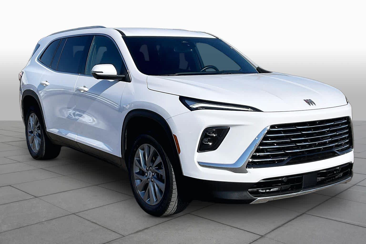 Used 2025 Buick Enclave Preferred FWD image 3