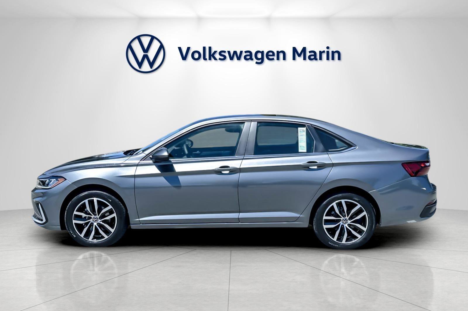 New 2025 Volkswagen Jetta SE image 2