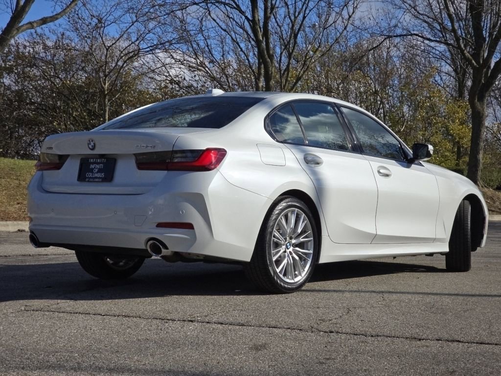 Used 2023 BMW 330i xDrive Sedan w/ Premium Package image 18