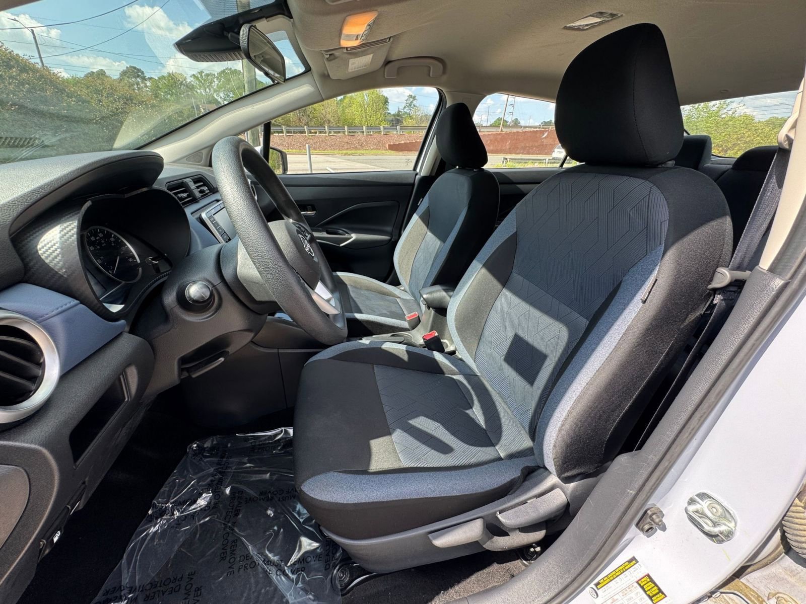 Used 2025 Nissan Versa SV image 32