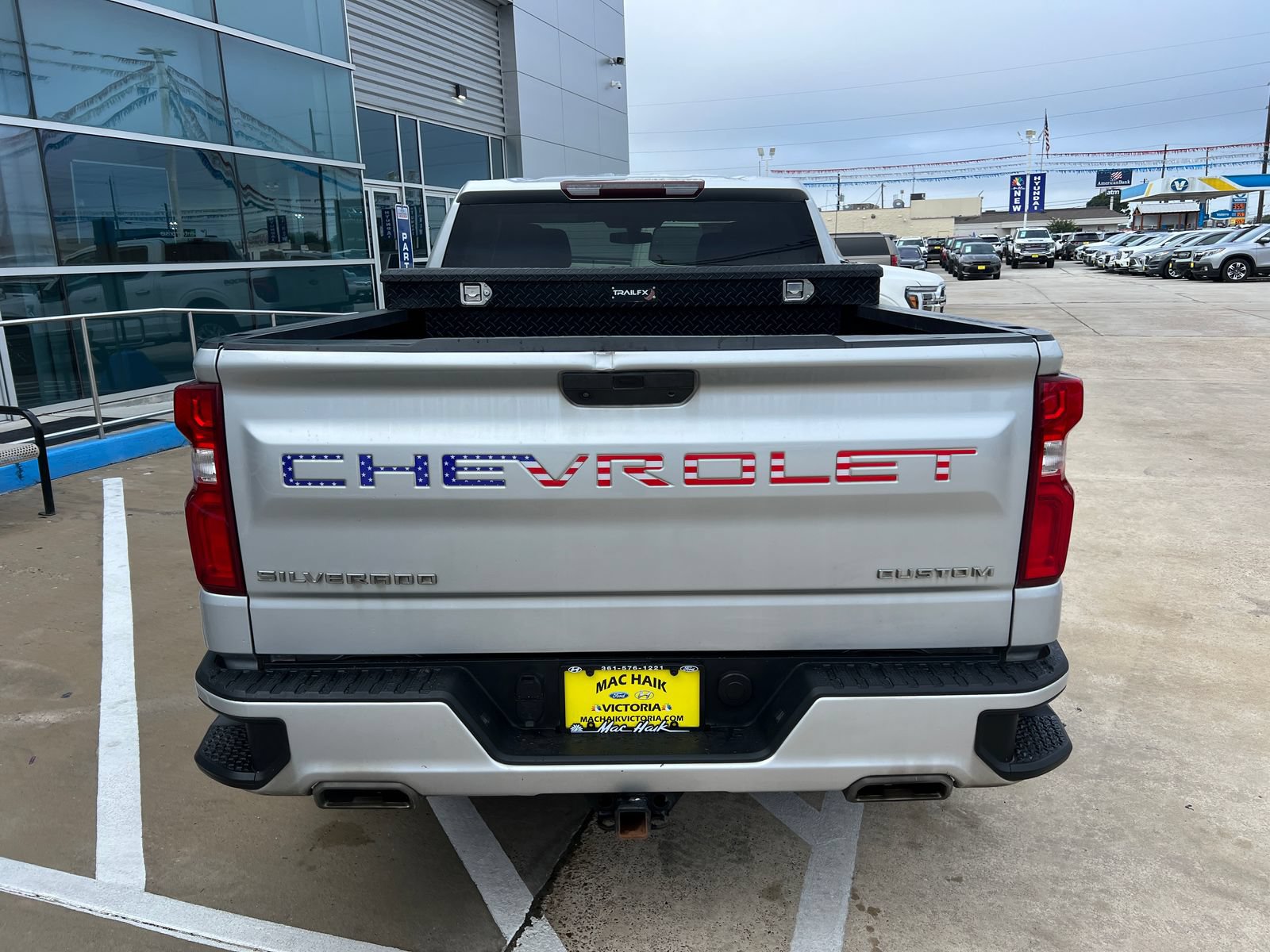 Used 2019 Chevrolet Silverado 1500 Custom w/ Custom Convenience Package AWD/4WD image 4