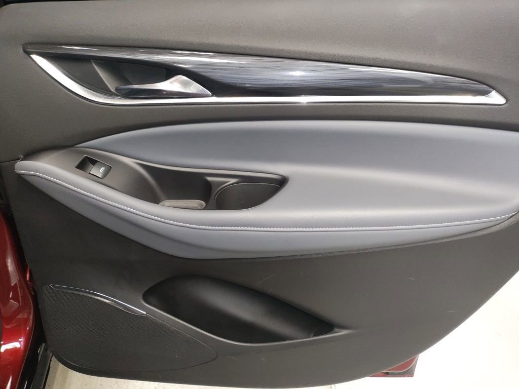 Used 2018 Buick Enclave Essence image 15