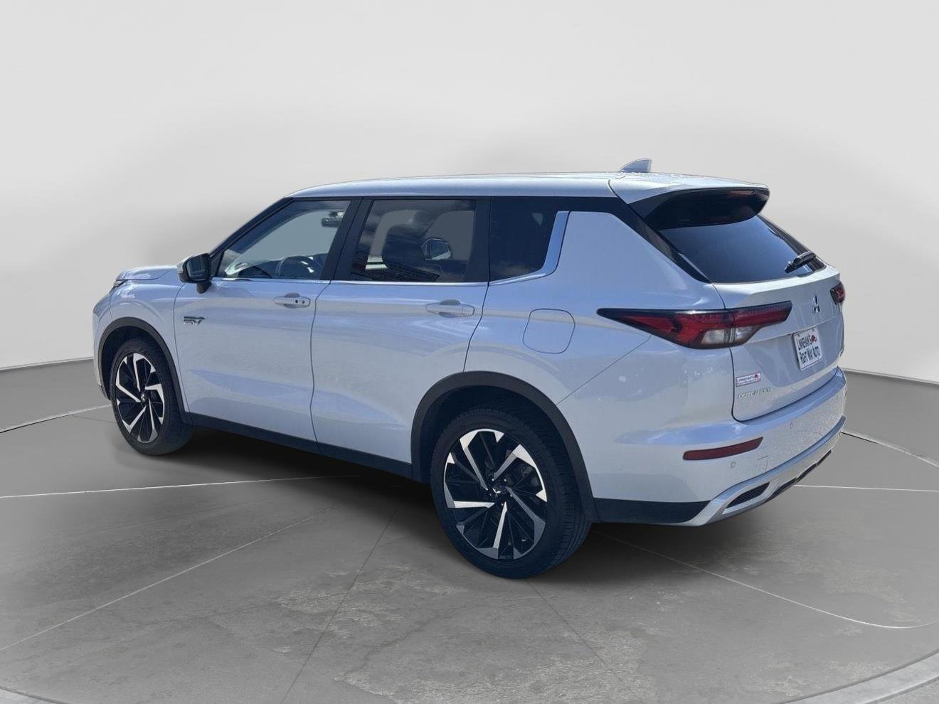 Used 2024 Mitsubishi Outlander 4WD Plug-In Hybrid image 9