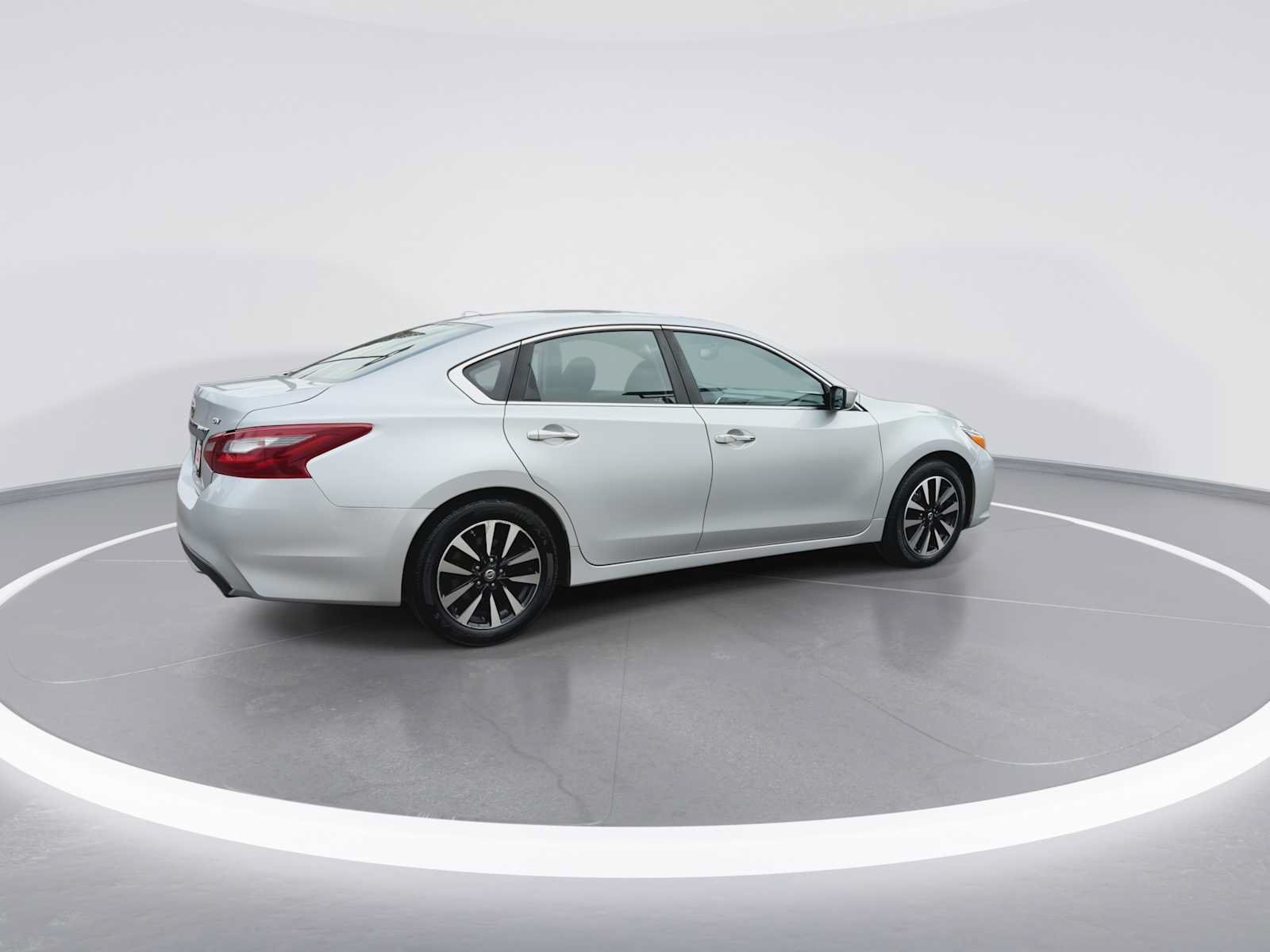 Used 2018 Nissan Altima 2.5 SV FWD image 8