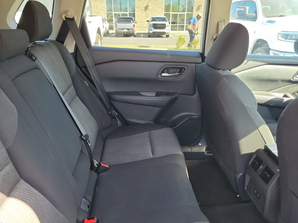 Used 2024 Nissan Rogue SV image 34