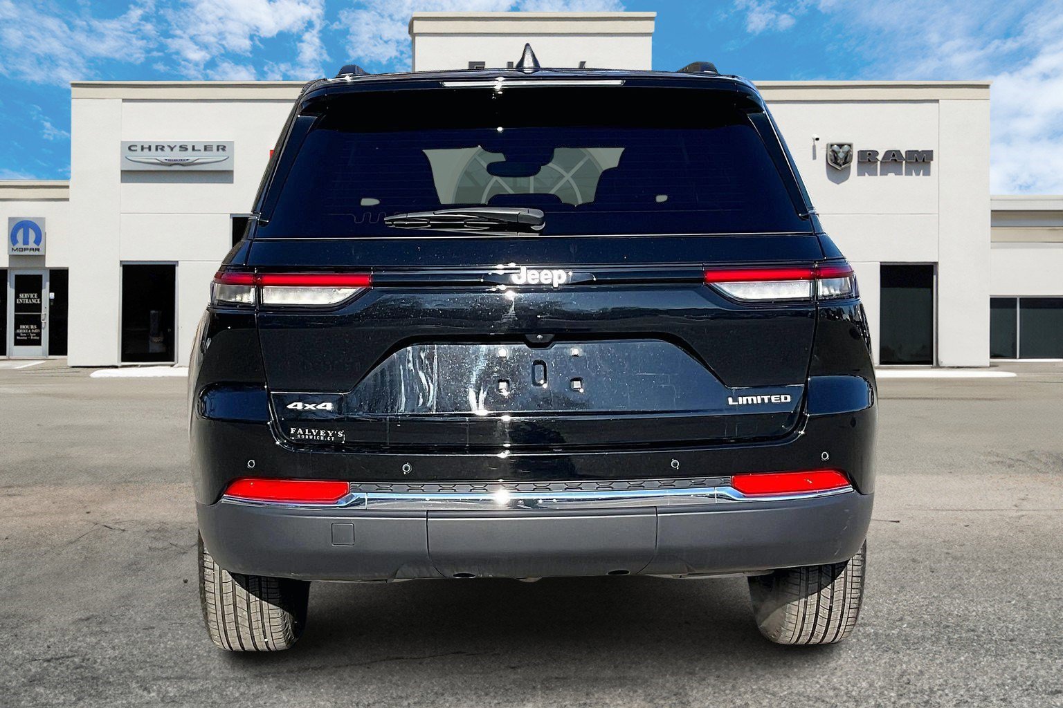 Certified 2024 Jeep Grand Cherokee Limited image 4