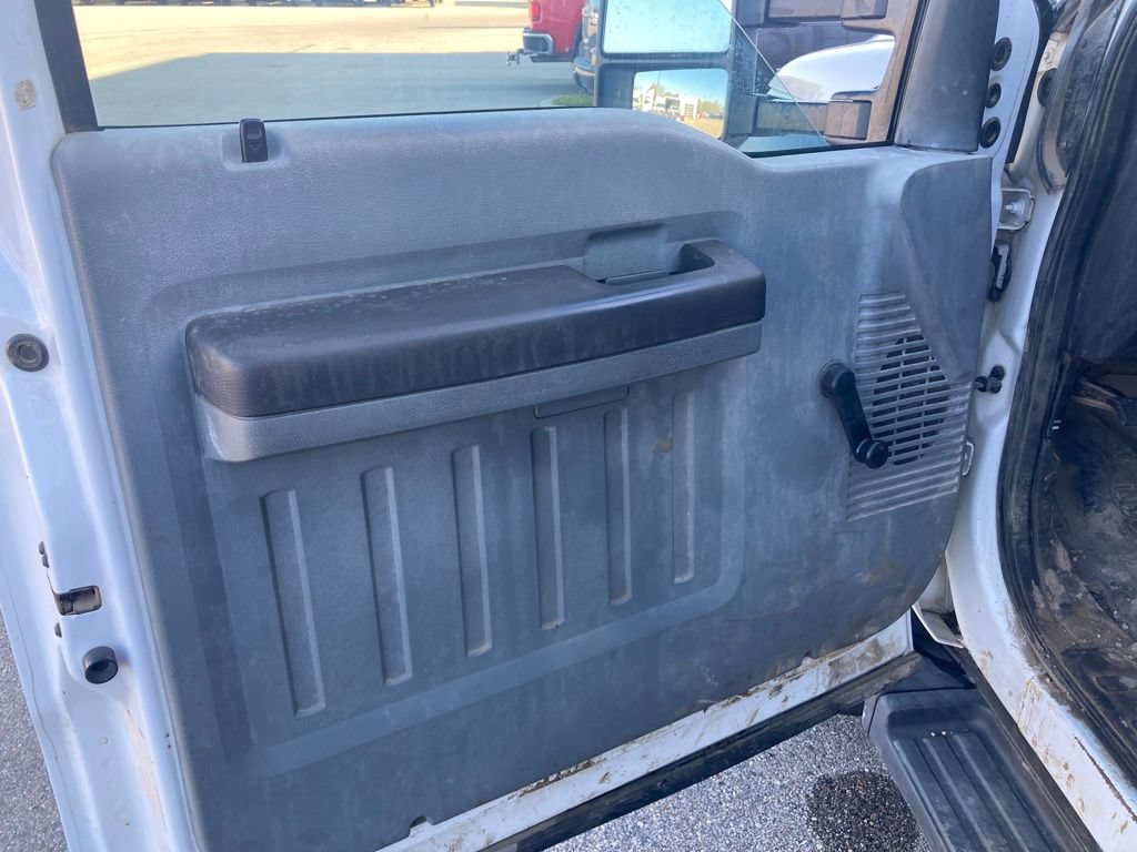 Used 2014 Ford F550 4x4 Regular Cab Super Duty image 18