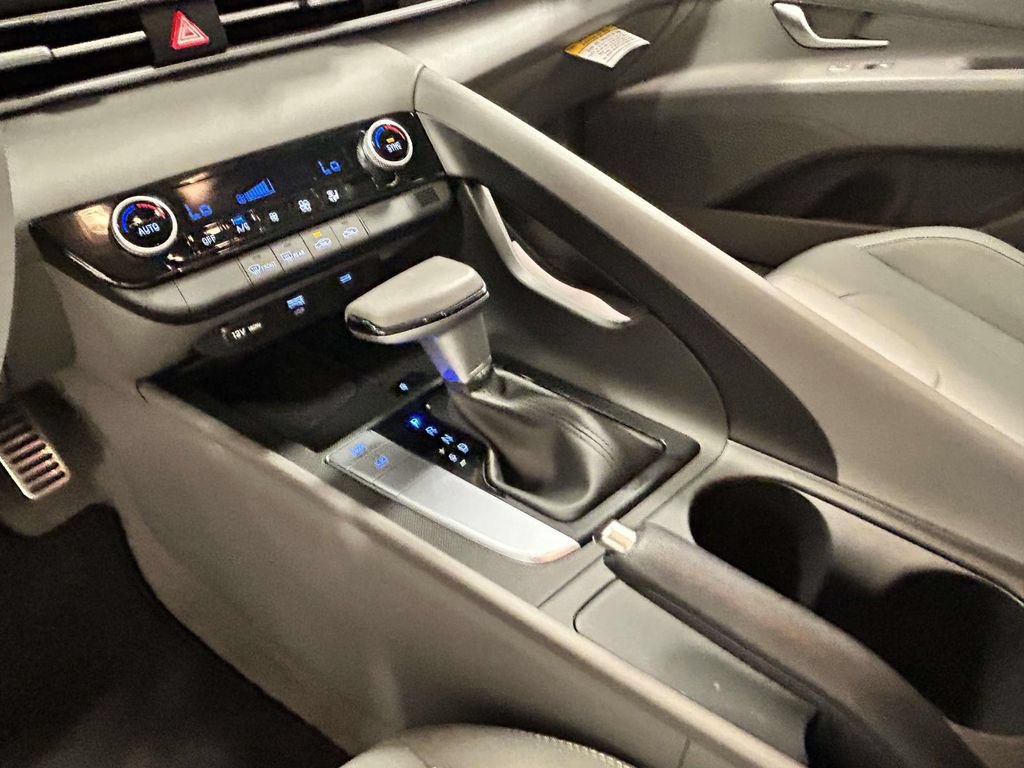 Certified 2025 Hyundai Elantra Sport FWD image 16