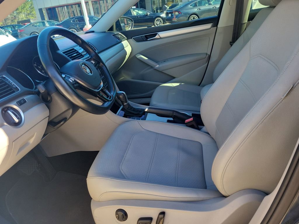 Used 2019 Volkswagen Passat 2.0T Wolfsburg w/ Wheels & Sunroof Package image 16