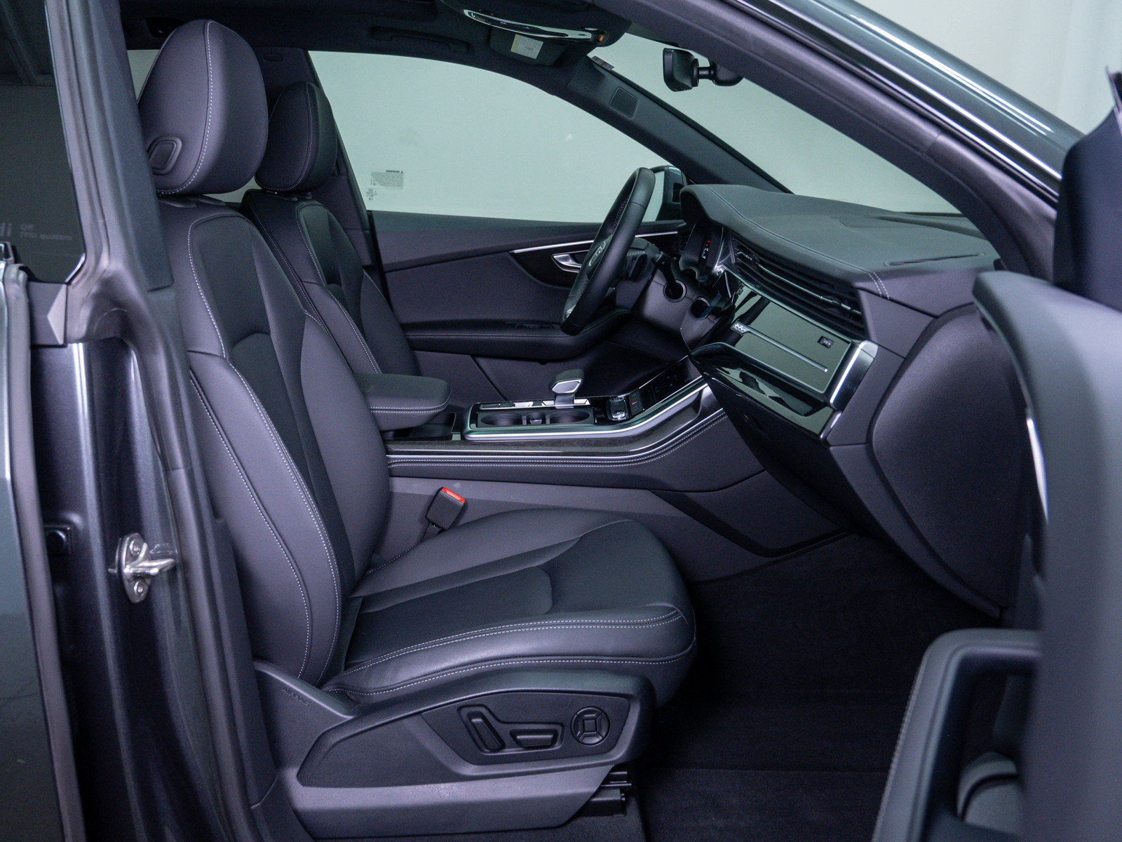 Used 2025 Audi Q8 Premium Plus AWD/4WD image 11