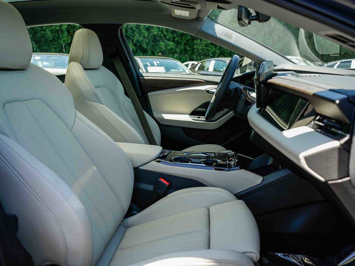 Used 2025 Audi A6 e-tron Prestige w/ Beige Warm Weather Package image 16