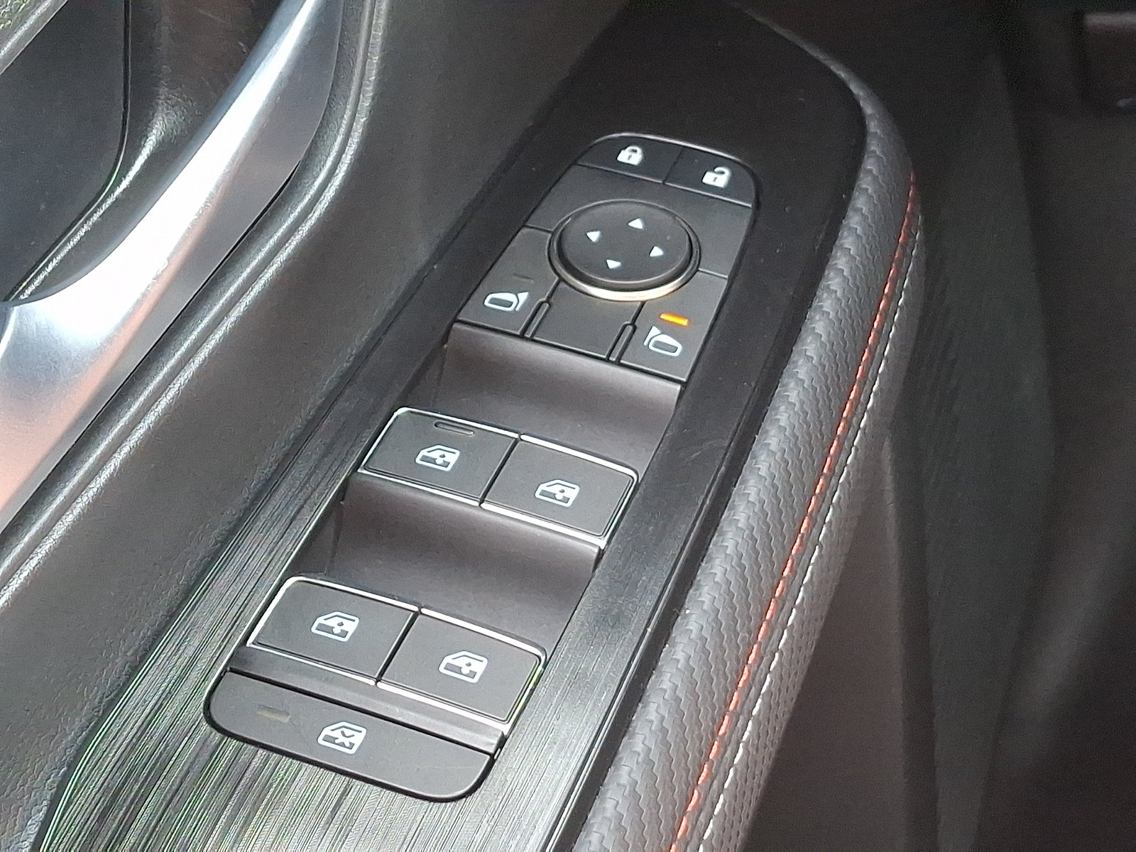 Used 2025 Nissan Kicks SR AWD/4WD image 25