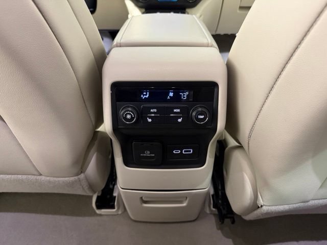 Used 2021 GMC Acadia Denali w/ Denali Ultimate Package AWD/4WD image 28