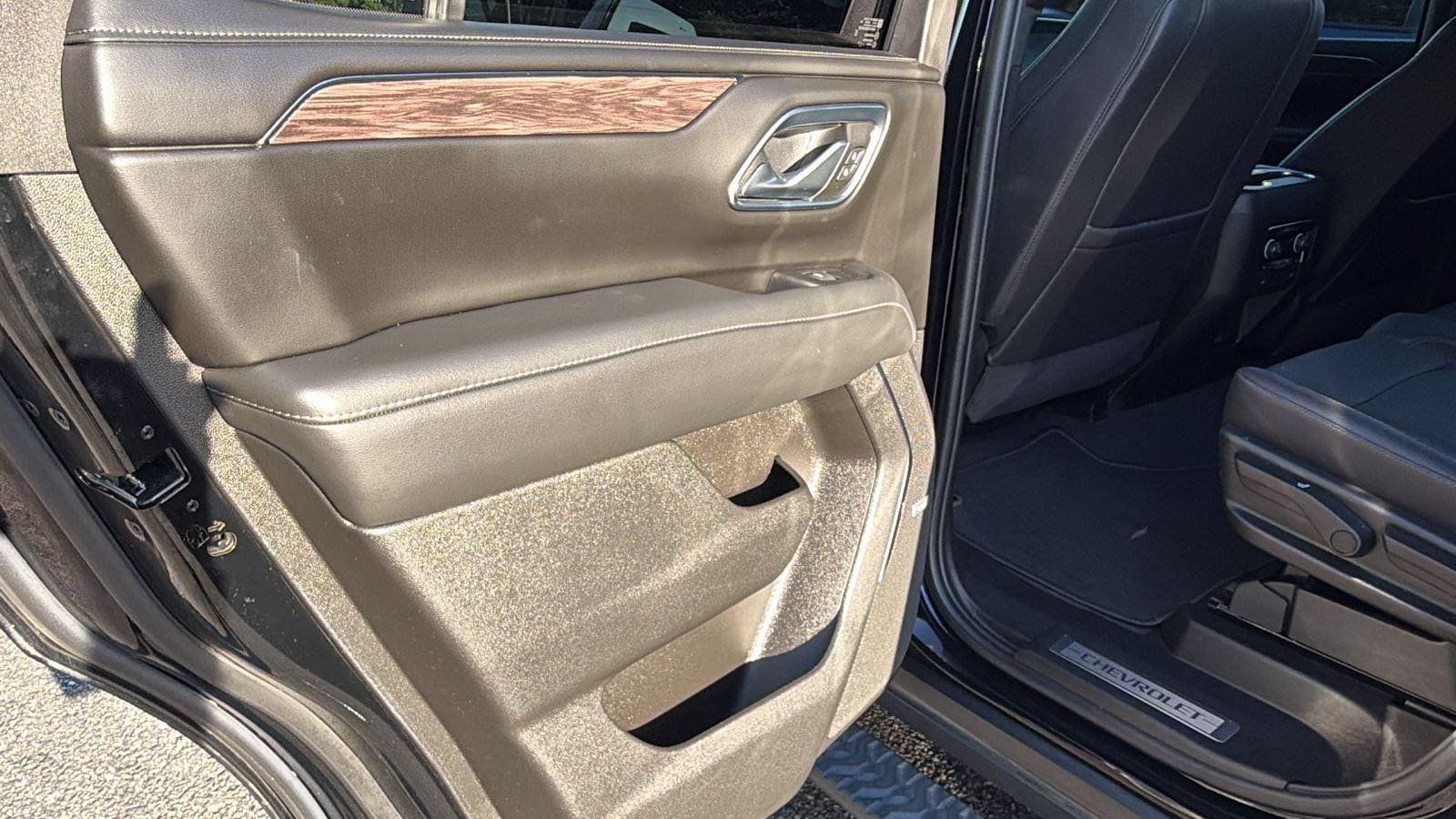 Used 2023 Chevrolet Tahoe Z71 w/ Luxury Package AWD/4WD image 24