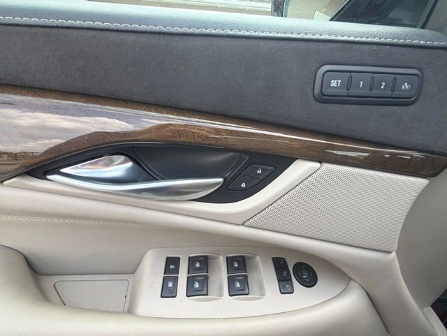 Used 2018 Cadillac Escalade ESV Luxury RWD image 17