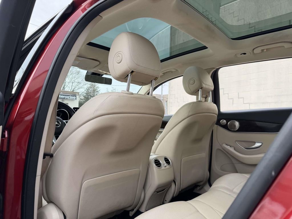 Used 2021 Mercedes-Benz GLC 300 4MATIC image 24