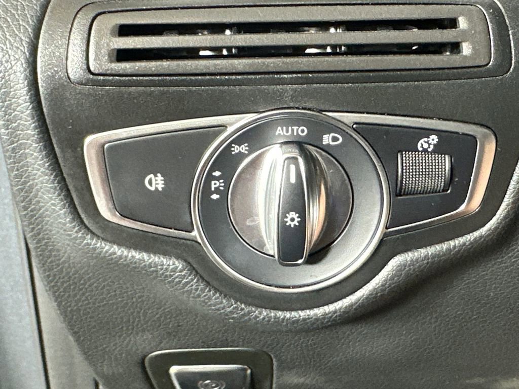 Used 2018 Mercedes-Benz GLC 300 4MATIC image 34